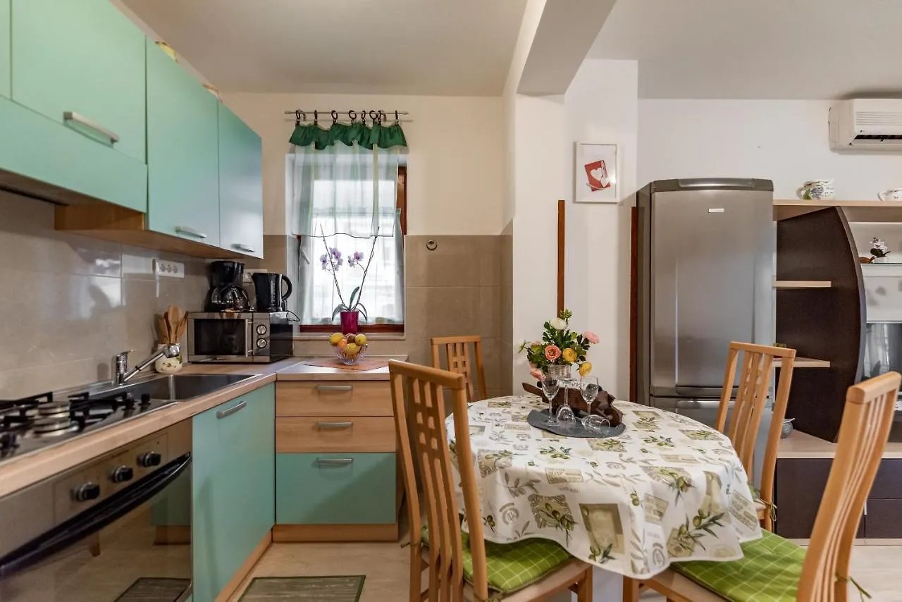 Apartment Edi 1 Пула 0*,  Хорватия