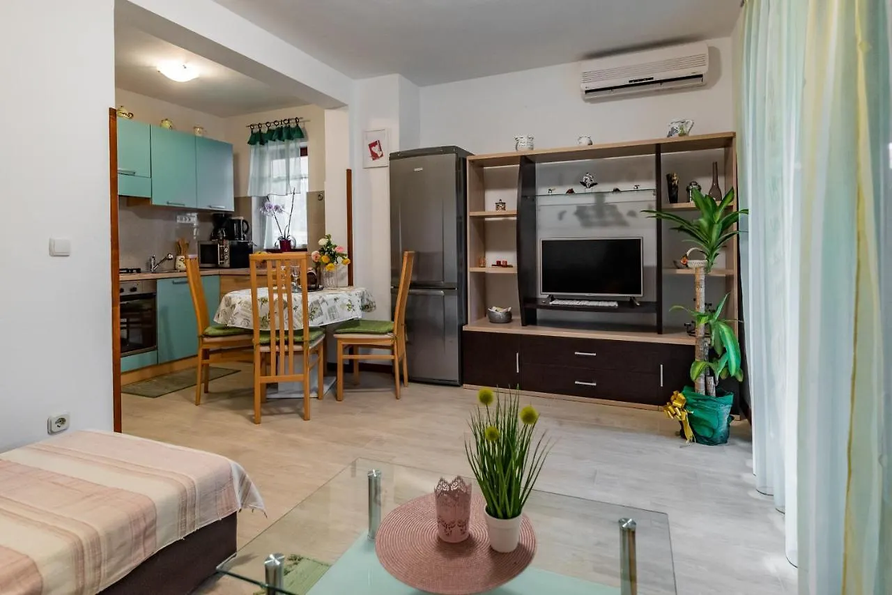 Apartment Edi 1 Пула 0*,  Хорватия
